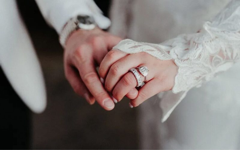 Life in the USA: Furniture or Wedding Rings?