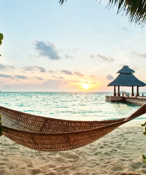 Seasonal Bliss: Reisezeit Guides für Japans Schönheit und die Ruhe der Malediven