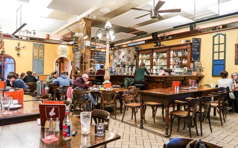 Nachtleben in Stuttgart und gemütliche Cafés in Bremen durch die Führer